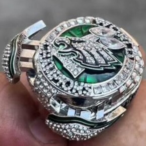 Philadelphia Eagles Championship Ring... USA Premium Version - Picture 1 of 6